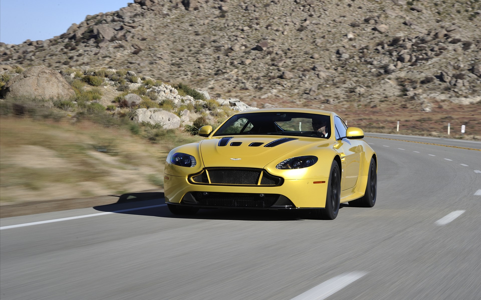 Aston Martin V12 Vantage S 2014